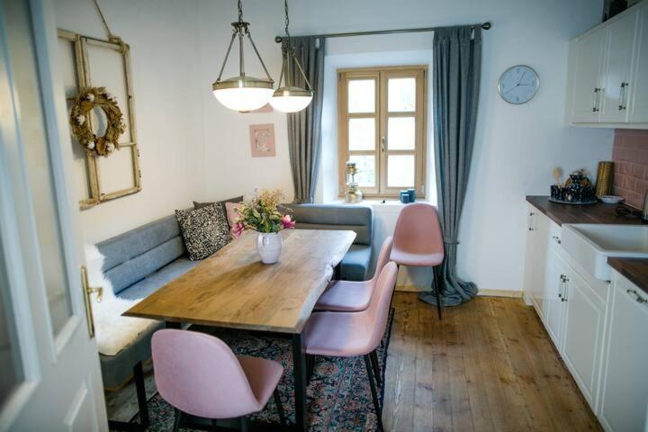 Apartment Aussee- Beletage Salzherrenhof- Kueche, Wlan, Netflix "바트아우시 외부 사진